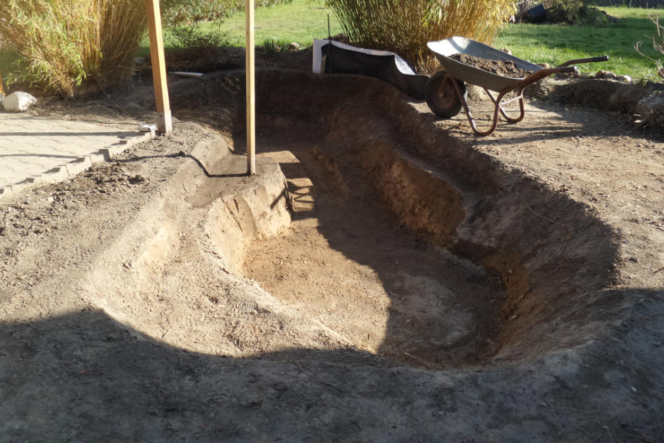 Teichgrube ausheben