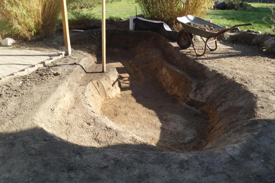 Teichgrube ausheben